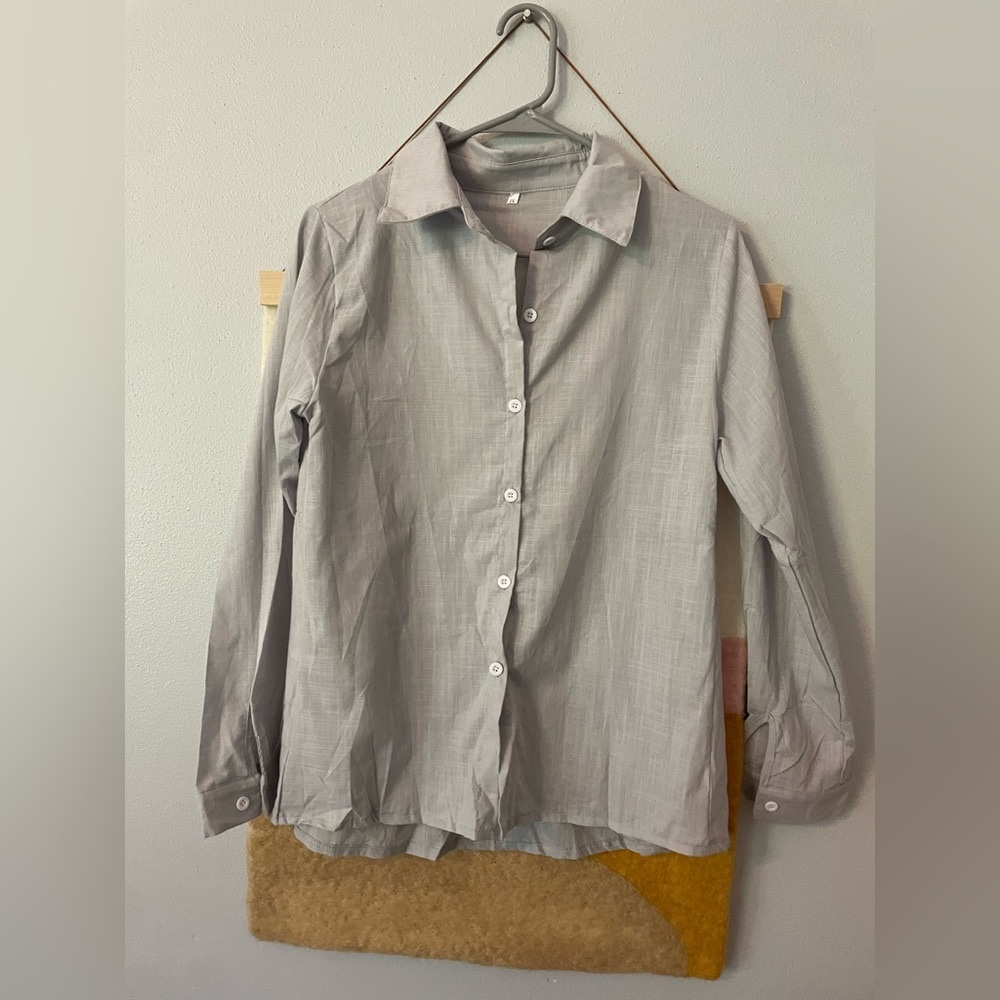 Size medium polyester/cotton blend summery shirt